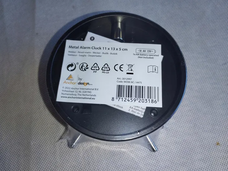 zegar-budzik-srebrny-tarcza-analogowa