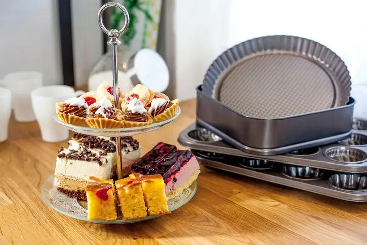 blacha-forma-na-muffinki-12-babeczek-foremka-rodzaj-do-muffinek