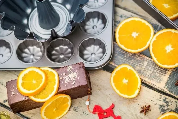 blacha-forma-na-muffinki-12-babeczek-foremka-dlugosc-35-cm