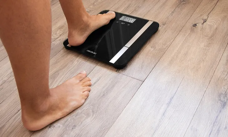 waga-lazienkowa-cecotec-surface-precision-9400-cechy-dodatkowe-rozpoznawanie-uzytkownikow-wskaznik-przeciazenia-wskaznik-rozladowania-baterii