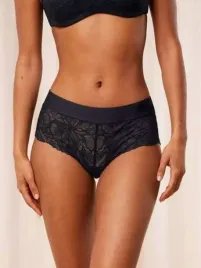 szorty-triumph-body-make-up-illusion-lace-shorty-04-38