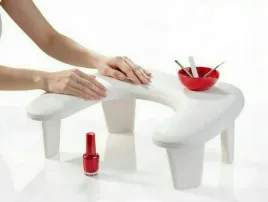 podporka-poduszka-pod-dlonie-stopy-do-manicure-pedicure-skorzana-biala