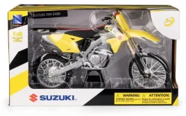 replika-motocykla-suzuki-rm-z450-1-6-new-ray-idealna-dla-fanow-mx