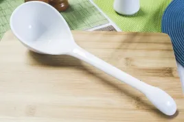 chodziez-iwona-lyzka-porcelanowa-0000