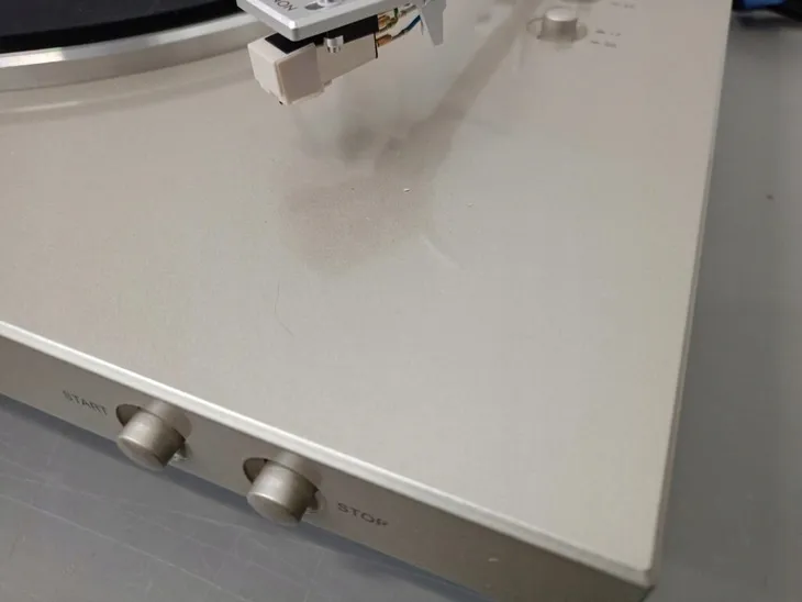 gramofon-denon-dp-300f-srebrny-typ-wkladki-elektromagnetyczna-mm