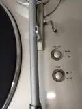 gramofon-denon-dp-300f-srebrny-zlacza-wyjscie-audio
