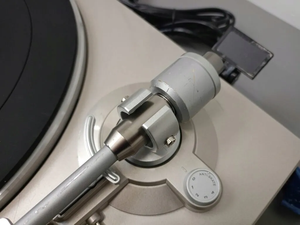 gramofon-denon-dp-300f-srebrny