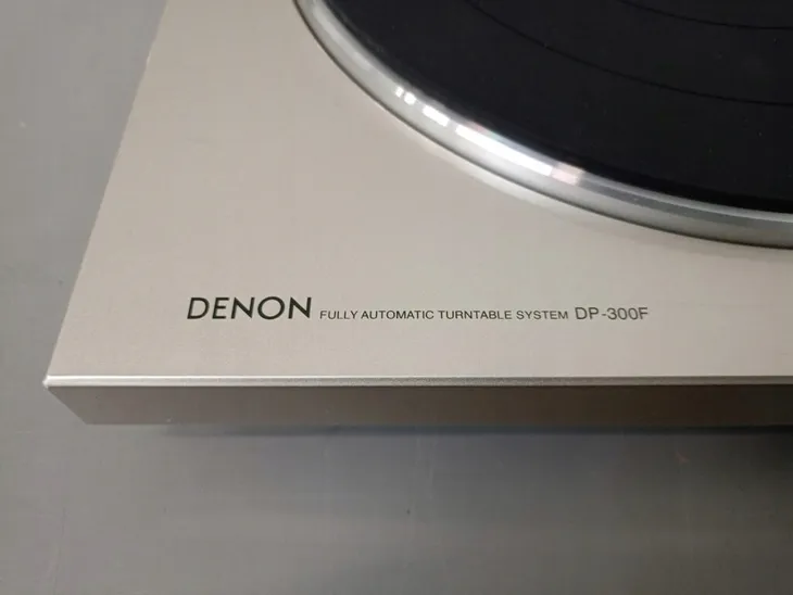 gramofon-denon-dp-300f-srebrny-wysokosc-produktu-12-2-cm