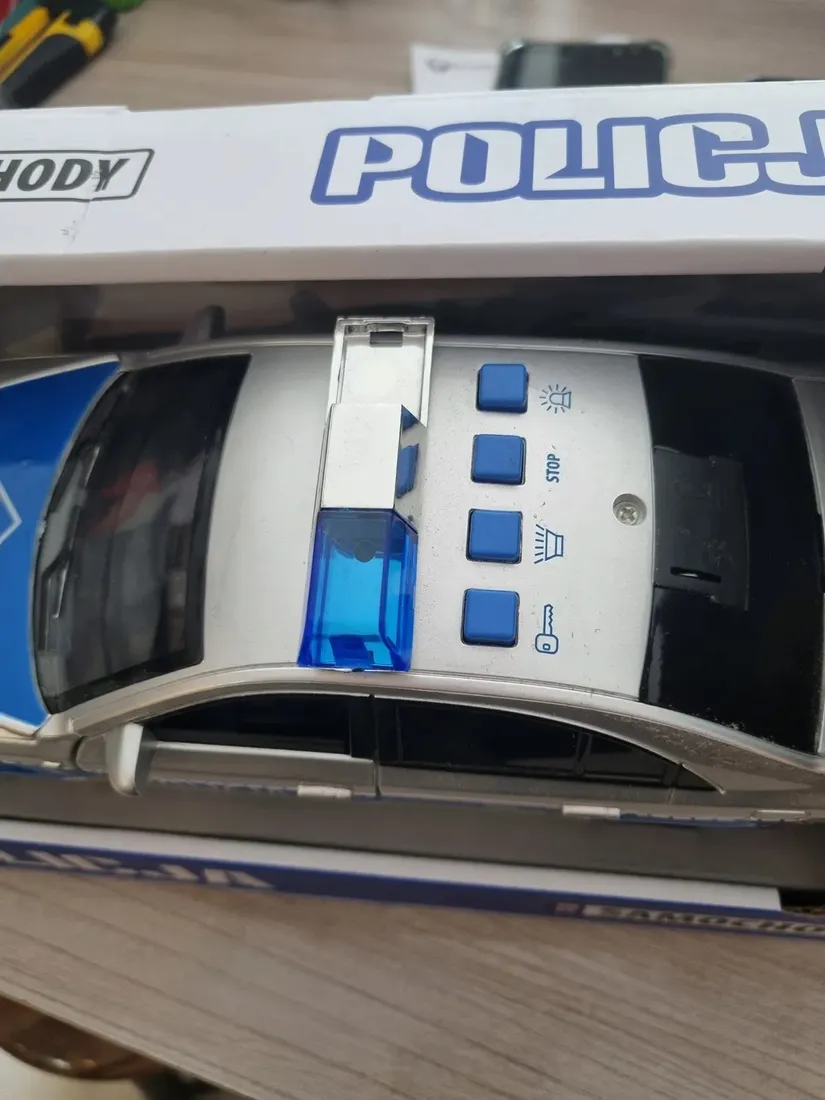 madej-samochod-policja-25-cm-outlet