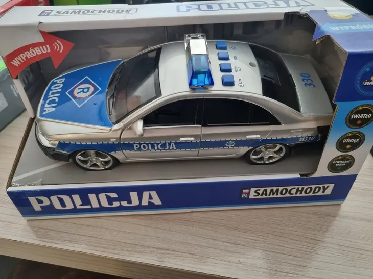 madej-samochod-policja-25-cm-outlet-stan-nowy