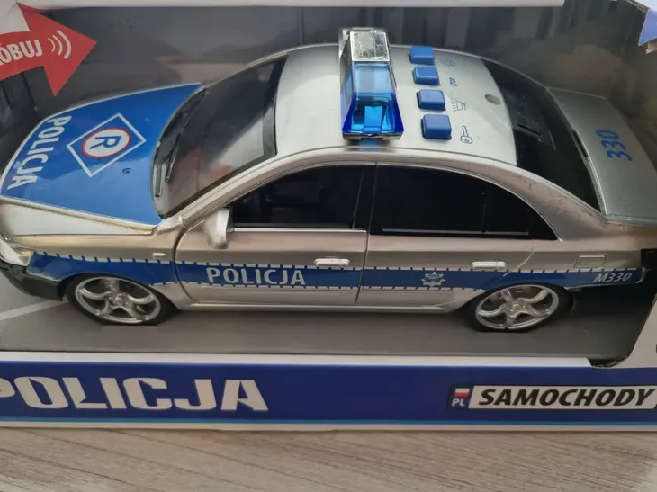 madej-samochod-policja-25-cm-outlet-stan-nowy