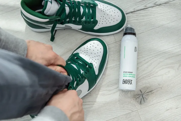 impregnat-do-butow-endees-stain-resist-funkcje-ochrona-przed-wilgocia-zapobieganie-powstawaniu-plam