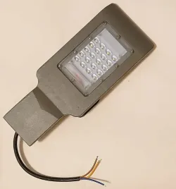 latarnia-lampa-uliczna-sieciowa-led-20w230v-6000k-ip65-2000lm-fi40