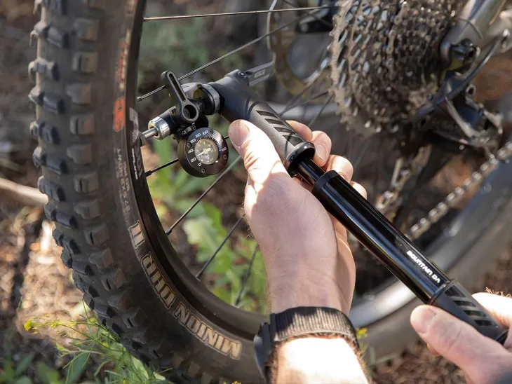 manometr-topeak-shuttle-gauge-g2