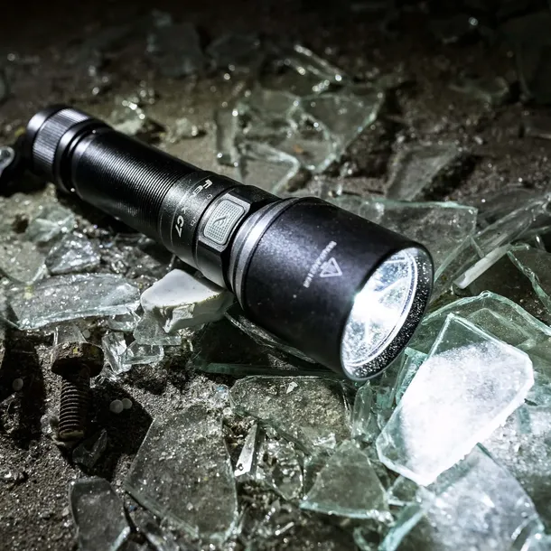latarka-led-fenix-c7-czarna-maksymalna-sila-swiatla-3000-lm