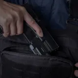 latarka-na-bron-fenix-gl22-wiazka-swiatla-skupiona