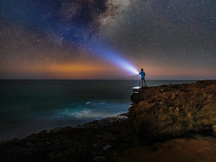 latarka-led-fenix-ld22-v2-0-wiazka-swiatla-regulowana