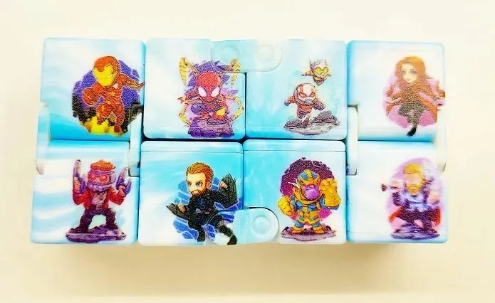 fidget-infinity-cube-kostka-logiczna-avengers-material-plastik