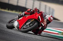 fototapeta-motor-ducati-200x130-samoprzylepna
