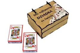 dzien-dziadka-pudelko-nadruk-z-kartami-2-talie-zawieszka-gratis