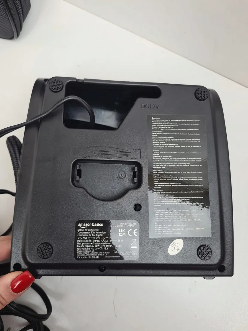 kompaktowy-kompresor-amazon-basics-psi-150-dc-12v-przenosny-stan-powystawowy