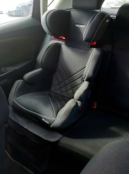 mata-pod-fotelik-samochodowy-stan-nowy-marka-bez-marki