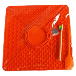 mata-silikonowa-na-smakolyki-dla-psa-pomaranczowa