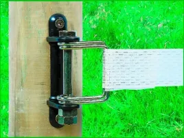 izolator-narozny-do-tasmy-ogrodzeniowej-20-40-mm-z-klamrami-kerbl