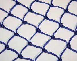 siatka-na-siano-dla-konia-niebieski-oczko-5-cm-kerbl