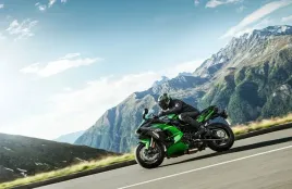 fototapeta-motor-kawasaki-200x130-samoprzylepna