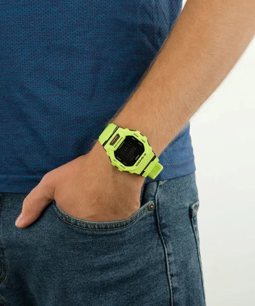 zegarek-casio-g-shock-g-squad-bluetooth-sync-step-tracker-casio-gbd-200-9er-stan-nowy-wzor-dominujacy-bez-wzoru