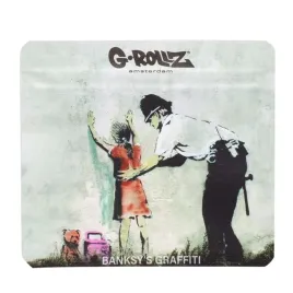 saszetka-na-susz-g-rollz-banksy-girl-being-frisked