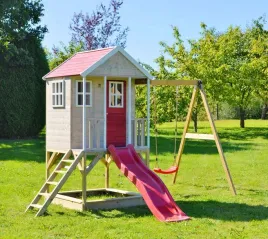 wendy-toys-drewniany-domek-na-palach-ze-zjezdzalnia-hustawka-i-piaskownica