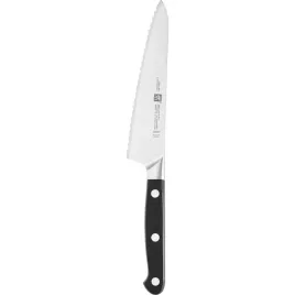 zwilling-pro-kompaktowy-noz-szefa-kuchni-z-zabkami-14-cm