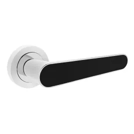 klamka-kuchinox-tara-chrom-czarna-na-rozecie-premium-seria-131-mm