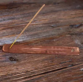 podstawka-drewniana-na-kadzidla