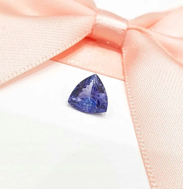 naturalny-tanzanit-121ct-certyfikat-stan-nowy