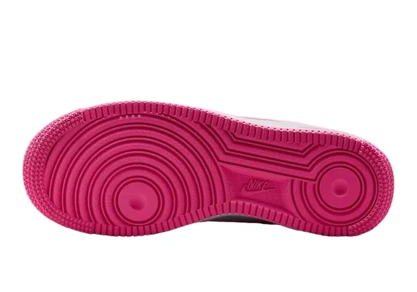 nike-air-force-1-gs-wzor-dominujacy-logo