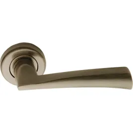 kuchinox-mario-klamka-aluminiowa-na-rozecie-patyna-do-drzwi-wewnetrznych