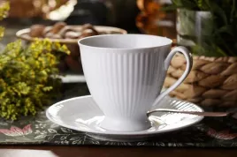 chodziez-dalia-filizanka-na-nodze-250-ml-ze-spodkiem-15-cm-0000