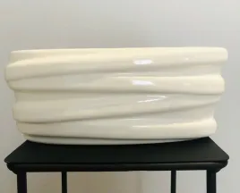 oslonka-ceramiczna-biala-paski-male-oslonka-dekoracyjna-ozdobna-ecru