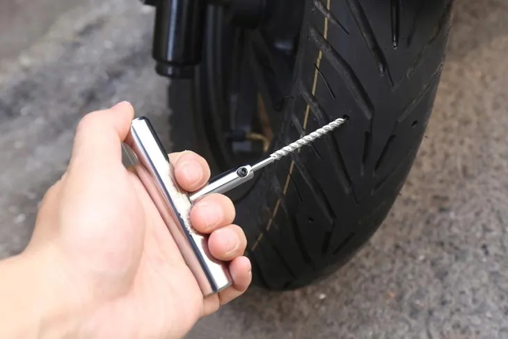 zestaw-naprawczy-do-opon-27-elementow