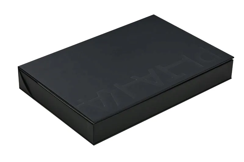 pitaka-gift-box-classic-black-collection-iphone-17-pro