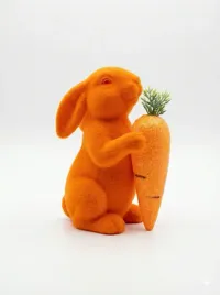zajaczek-wielkanocny-figurka-z-marchewka-ozdoba-flokowana-15cm