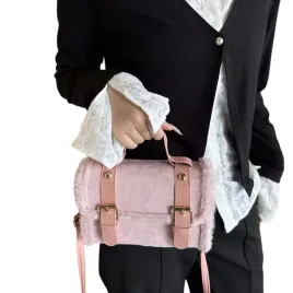 stylowa-torebka-kuferek-vintage-do-reki-i-na-ramie-rozowa-z-futerkiem