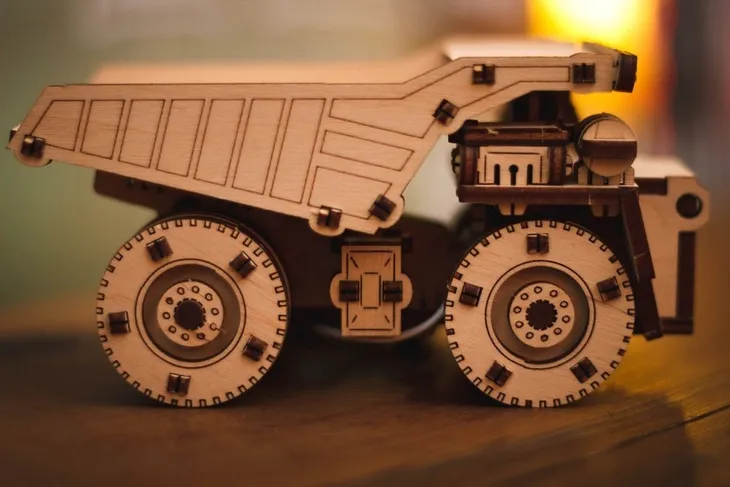 ewa-drewniane-puzzle-3d-mini-belaz-stan-nowy-wiek-dziecka-8-lat