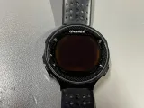 smartwatch-garmin-forerunner-235-czarny-ksztalt-koperty-okragla