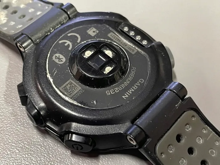 smartwatch-garmin-forerunner-235-czarny-czujniki-krokomierz