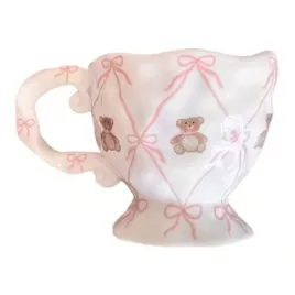 ceramiczny-nieregularny-kubek-coquette-bialy-misie-z-kokardkami-350ml