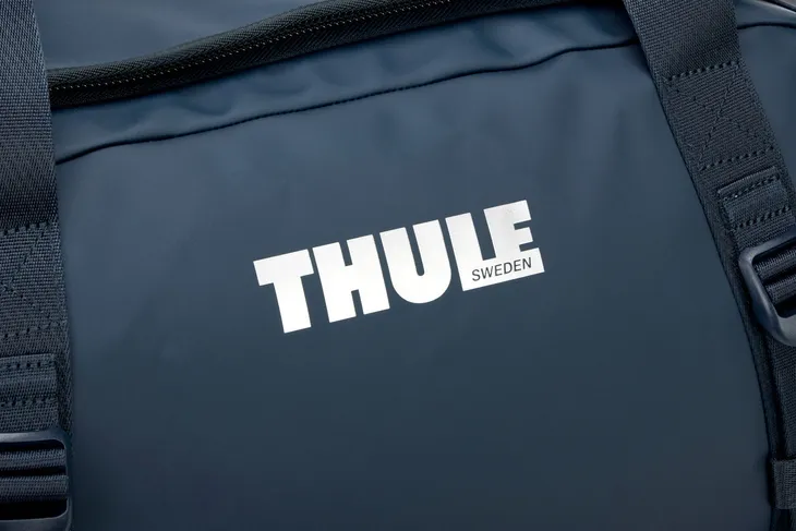 torba-podrozna-thule-chasm-40l-darkest-blue-kolor-granatowy
